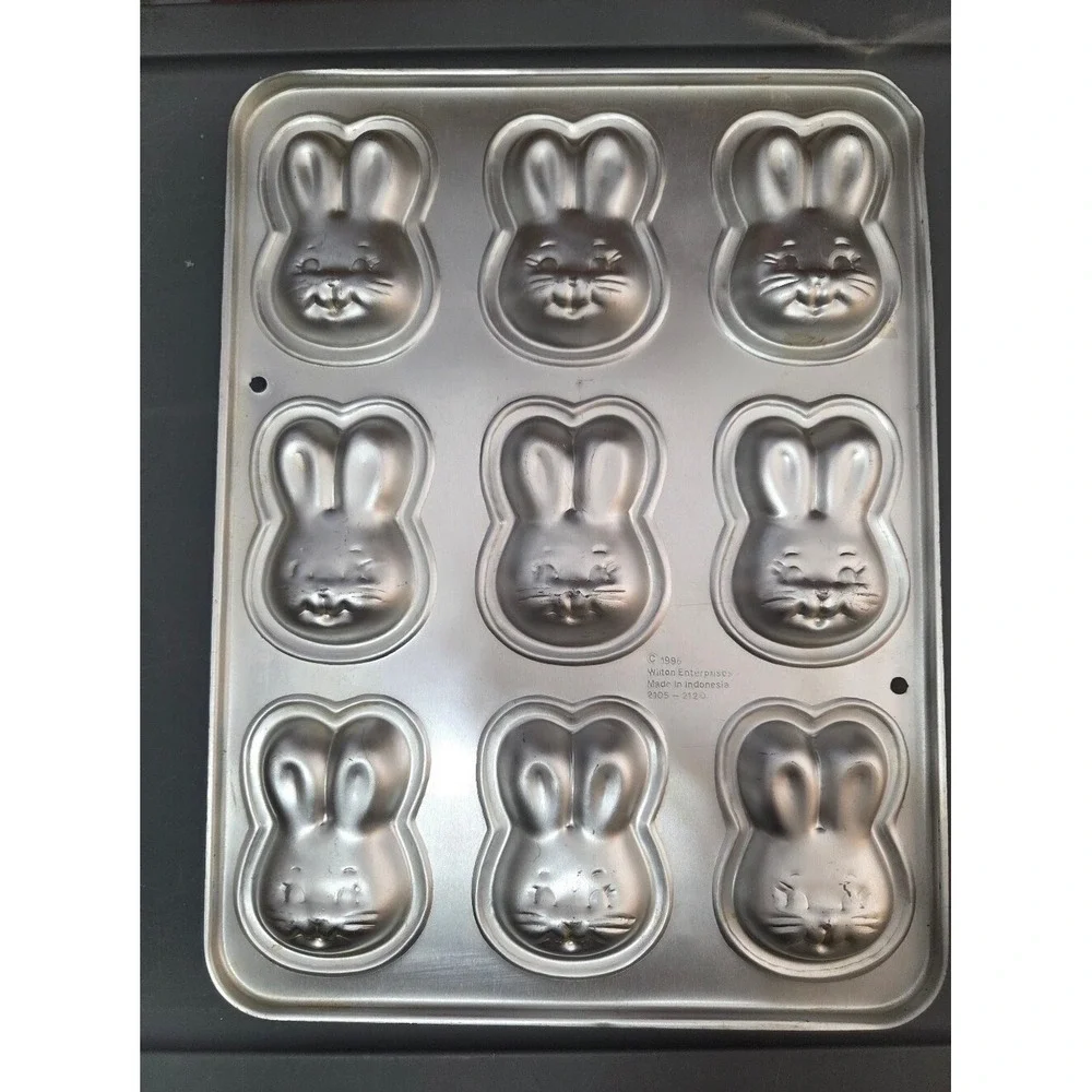 Wilton‎ Easter Bunny Heads Shaped Muffin Cookie Brownie Cake Pan 1996 Vintage